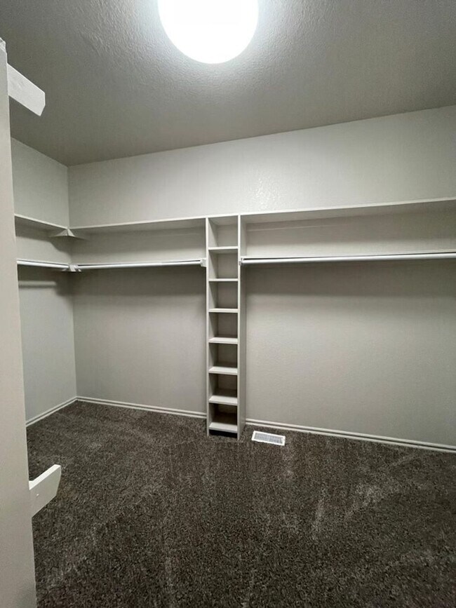 Building Photo - Large Private Oasis FOR RENT in Tuttle!