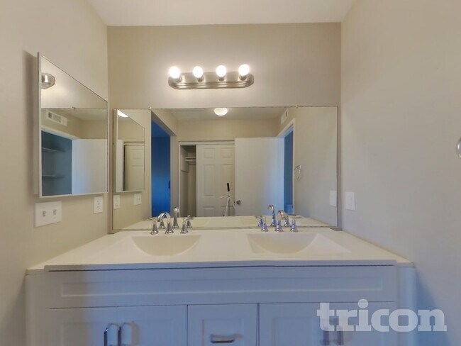 Building Photo - 25172 Omaha Dr