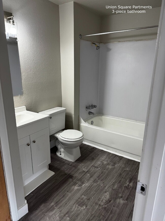 Building Photo - "Charming 1-Bedroom Retreat with Hardwood ...