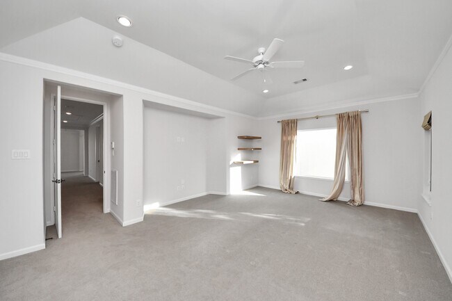 Building Photo - 1715 Maravilla Dr