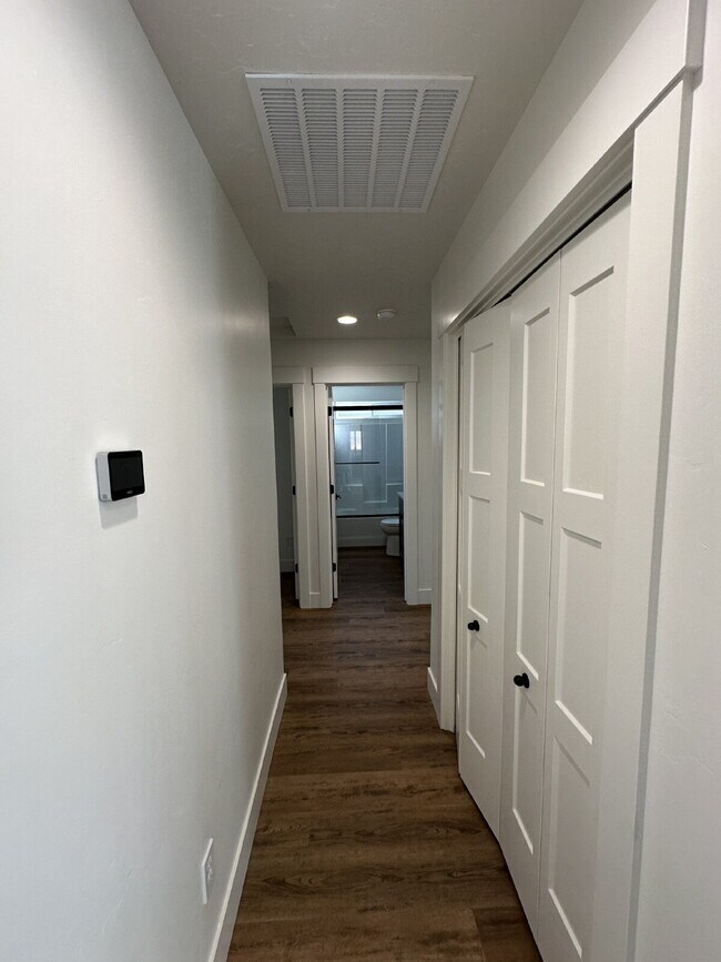 Building Photo - "Charming 3-Bedroom Oasis with Granite Touches in Meridian!"