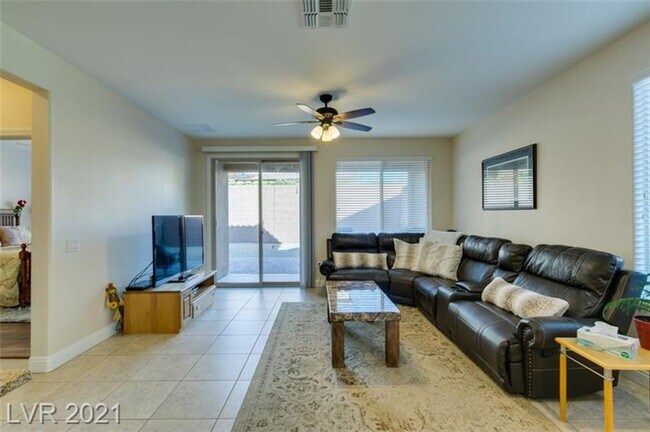 Building Photo - Mountains Edge 4 Bedroom!