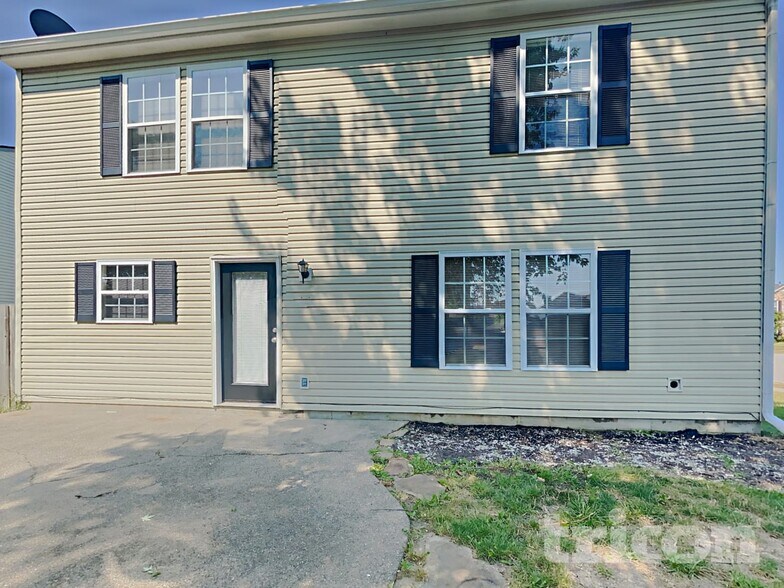 Building Photo - 2117 Westmere Dr