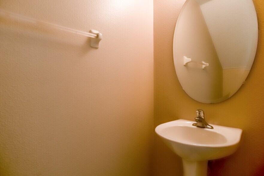 Building Photo - 12652 Somerset Oaks St