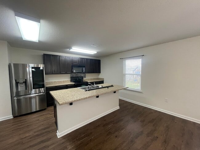 Building Photo - 4893 Kensington Ln