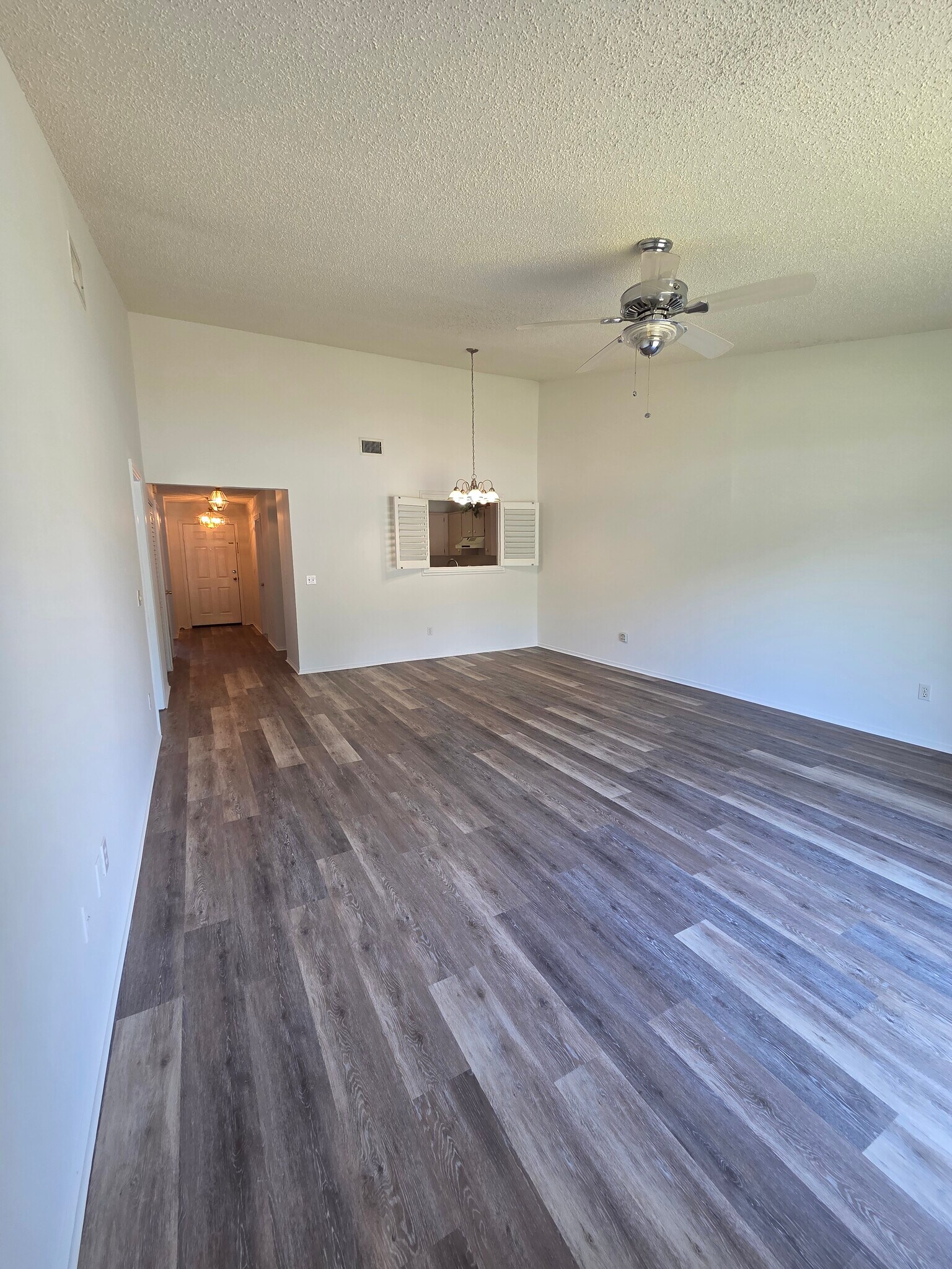 Building Photo - 1632 Tudor Ln