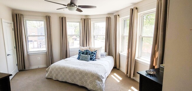 Building Photo - Beautiful 2 Bed/2 Bath Condo Rental - Conv...
