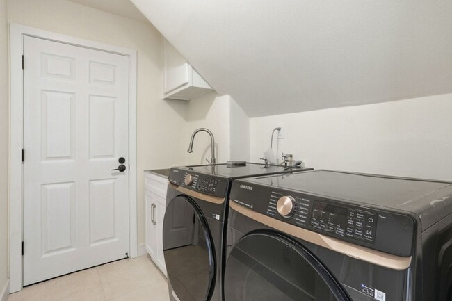 Building Photo - Beautiful 4-Bedroom 3-Bathroom Sunnyvale Home