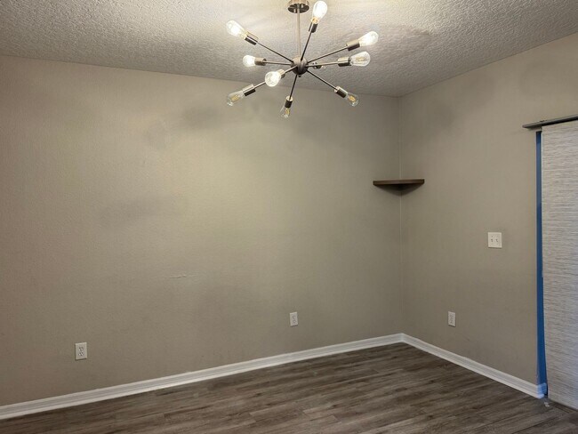 Building Photo - Fully Remodeled 3-Bed, 2.5-Bath Townhouse