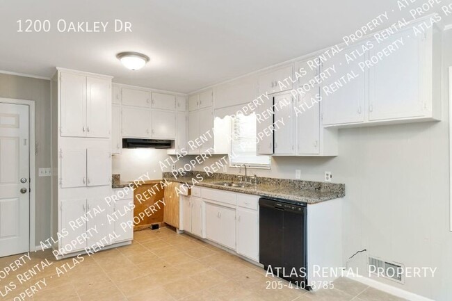 Building Photo - 1200 Oakley Dr