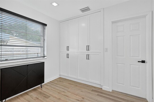 Building Photo - 1820 N 56th Ave