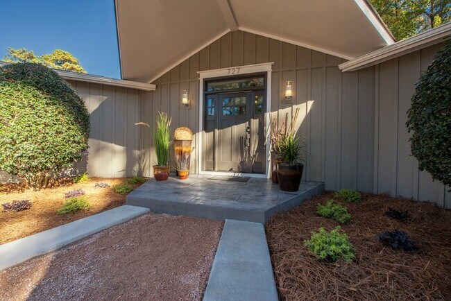 Building Photo - Lake Norman Playaway