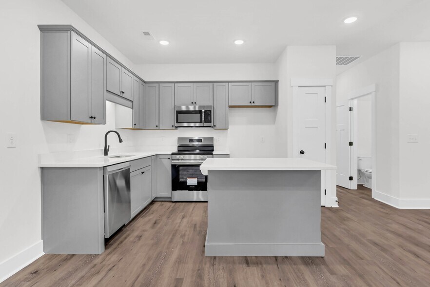 Building Photo - 180 Clay Ridge Dr