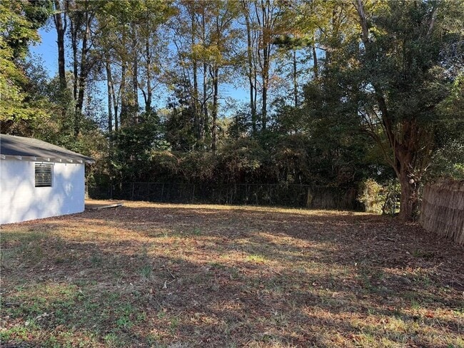 Building Photo - 828 Pamela Dr