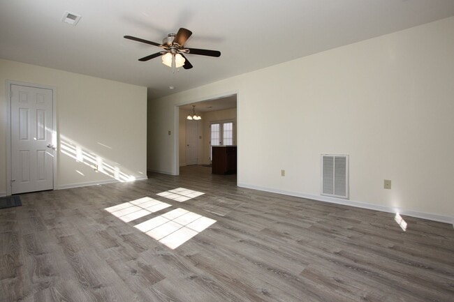 Building Photo - 5598 Patricia Dr