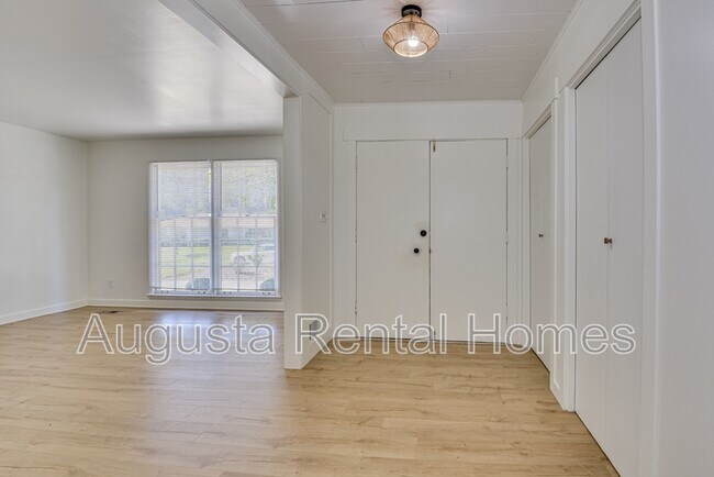 Building Photo - 3137 Edinburgh Dr