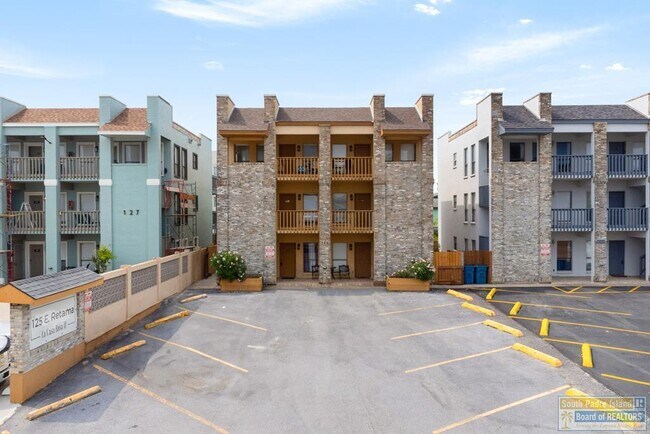 Building Photo - 125 E Retama St