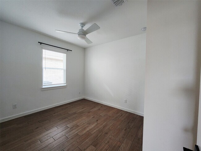 Building Photo - 8430 Bay Rdg Cir