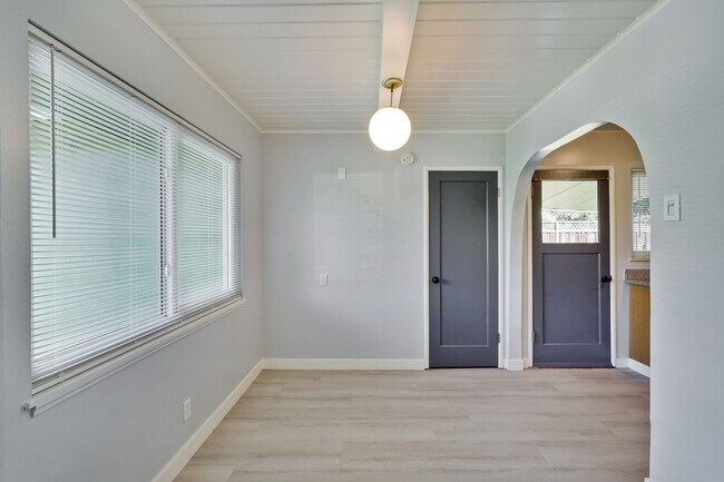Building Photo - Remodeled 3-bedroom 1 bath