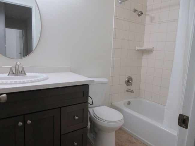 Building Photo - Beautiful updated 1-story home in Northridge