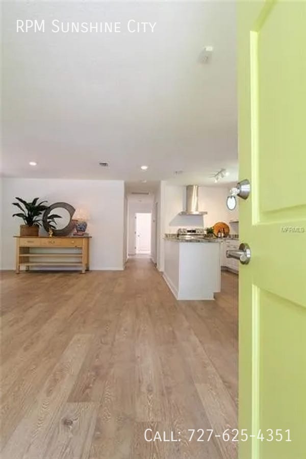 Building Photo - 1301 E Cayuga St