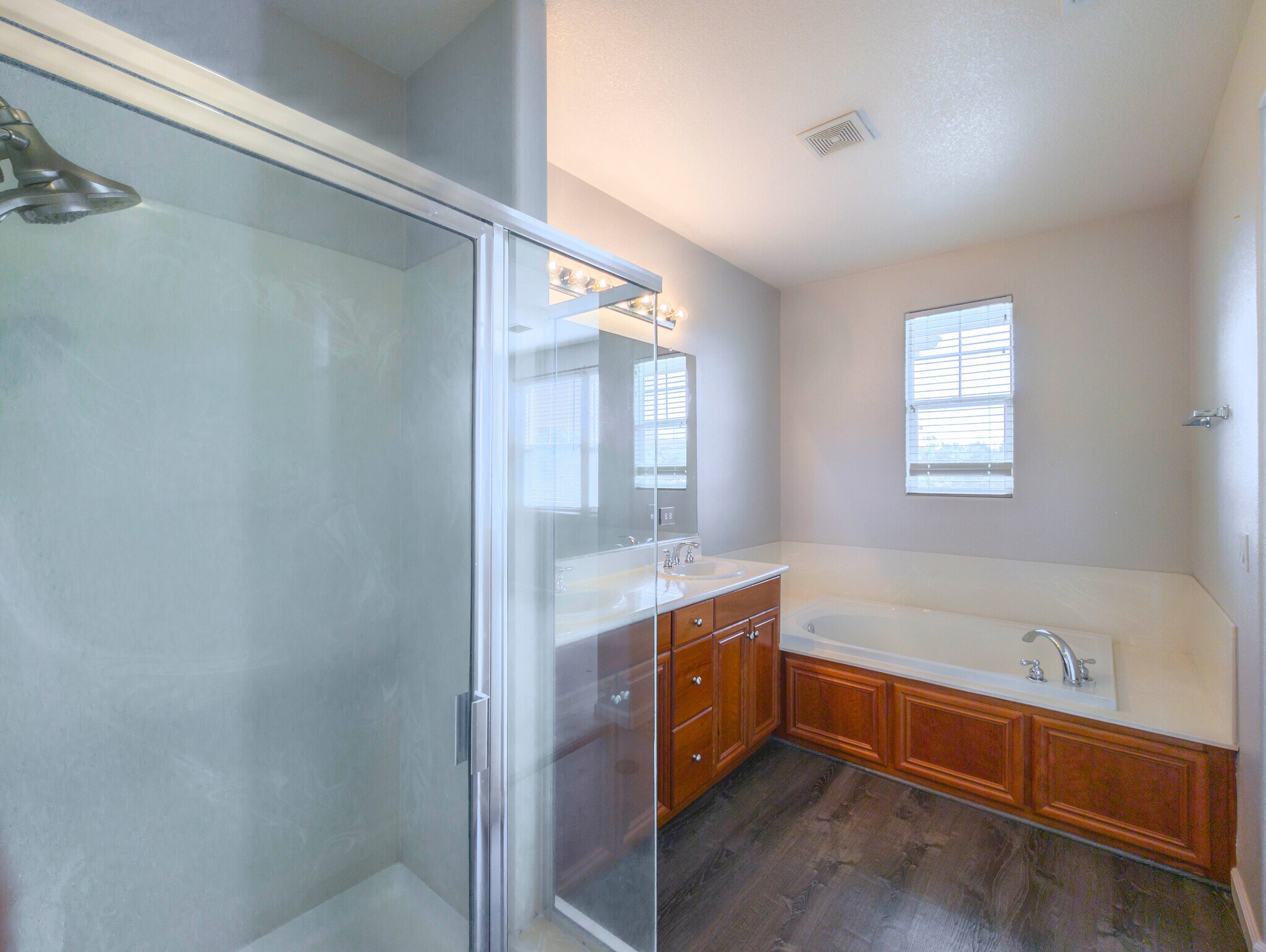 Building Photo - 912 Joree Ln