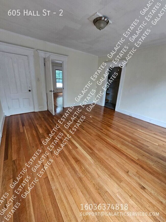 Building Photo - 605 Hall St