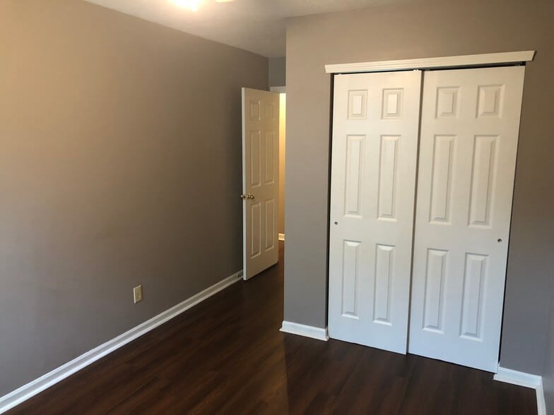 Building Photo - 10843 Tanbark Dr