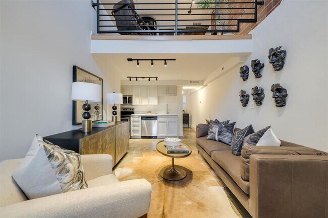 Building Photo - One bedroom loft in Midtown OKC!