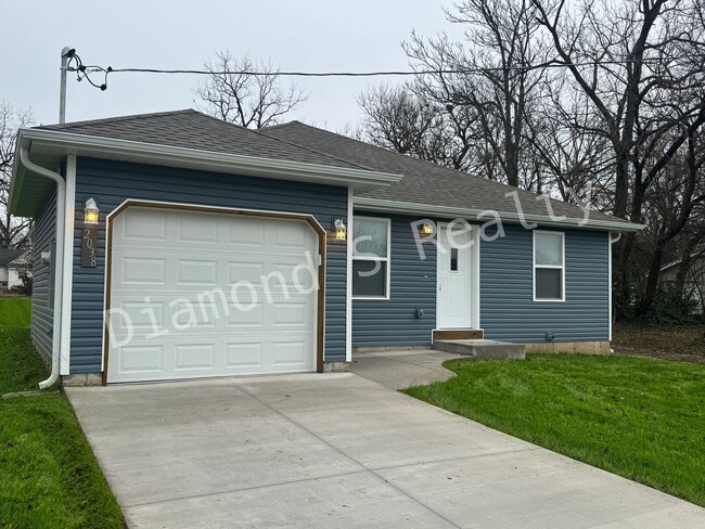 Primary Photo - Brand New Build - Conveniently Located near National and Kearney