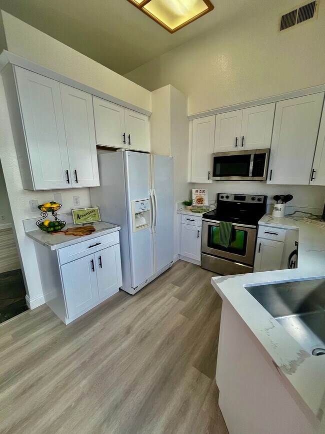 Building Photo - Remodeled 3 Bedroom Home for Rent in Rocklin