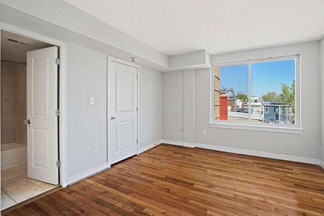 Building Photo - 420 16th St SE