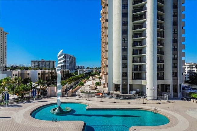 Building Photo - 1800 NE 114th St