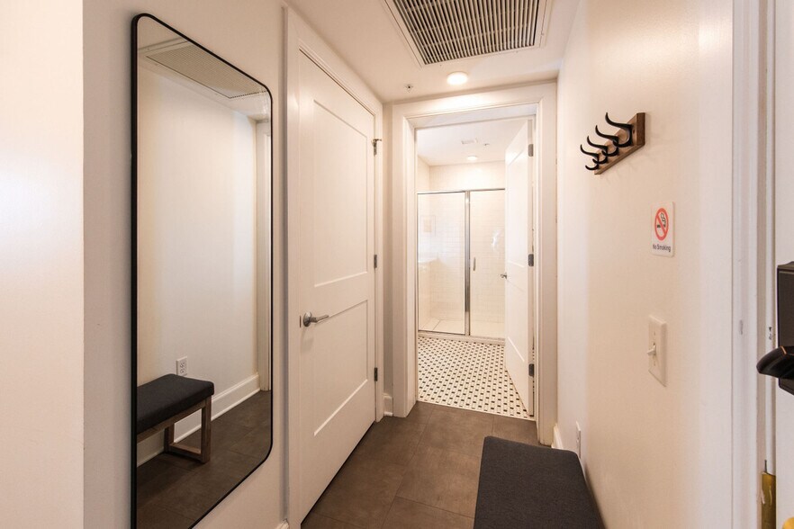 Building Photo - 758 North Broadway-SI ID1379068P