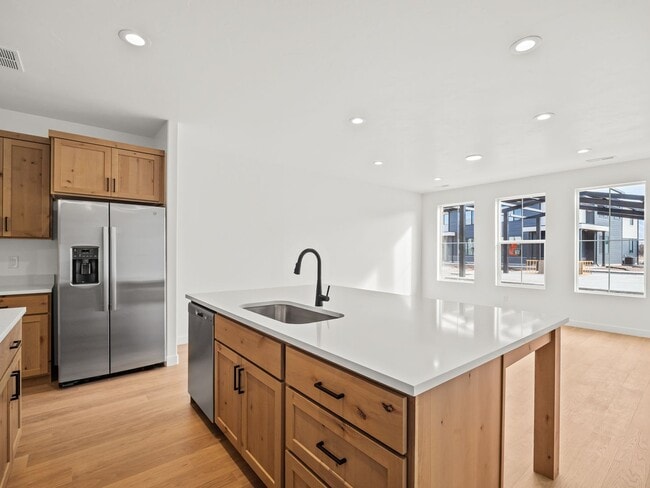 Building Photo - Beautiful 3-bedroom, 2.5-bath townhome