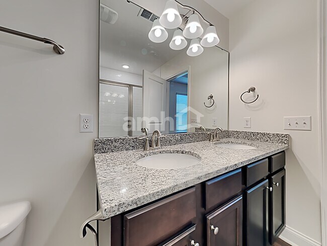 Building Photo - 512 West St