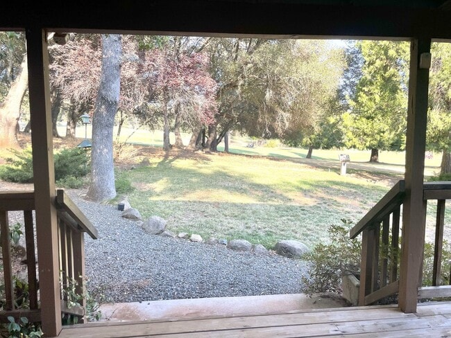 Building Photo - Single story golf course 3/2 home in Lake ...