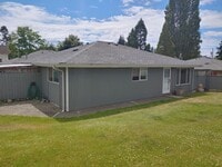 Building Photo - 2 Bed 1 Bath Duplex in Happy Valley!