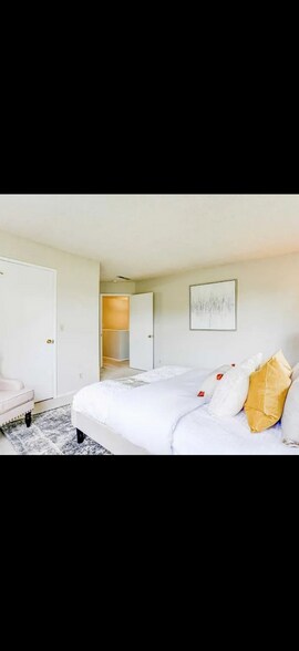 Building Photo - 1728 Calais Ct