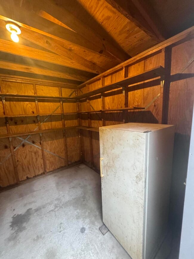 Building Photo - 855 Whatley St