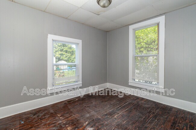 Building Photo - 2647 Selma Ave