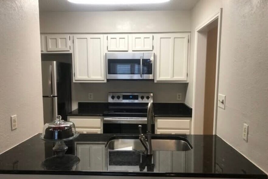 Kitchen - 1202 Thorpe Ln