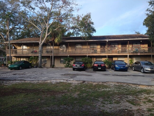 Primary Photo - 2 Bdrm 1 Bath Apartment in Bradenton, FL