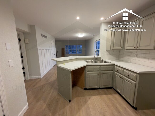 Building Photo - 1011-1013 Greystone Court