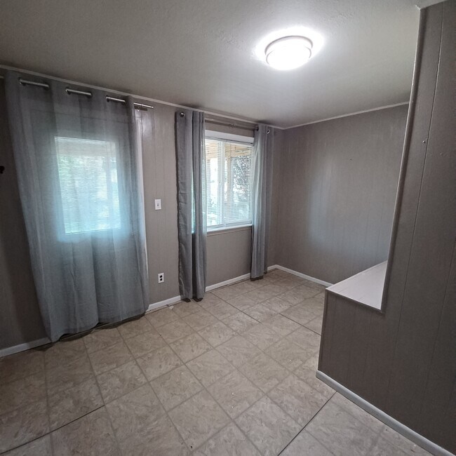 Bedroom No. 2 - 4096 Concordia Ave