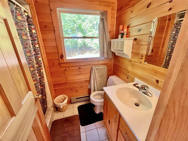 Building Photo - 11 Basswood Bay Rd