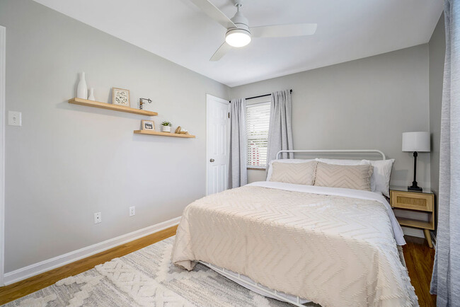 Building Photo - 1128 Exter Dr
