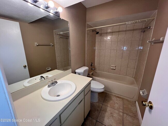 Building Photo - 1011 Clearmont St NE