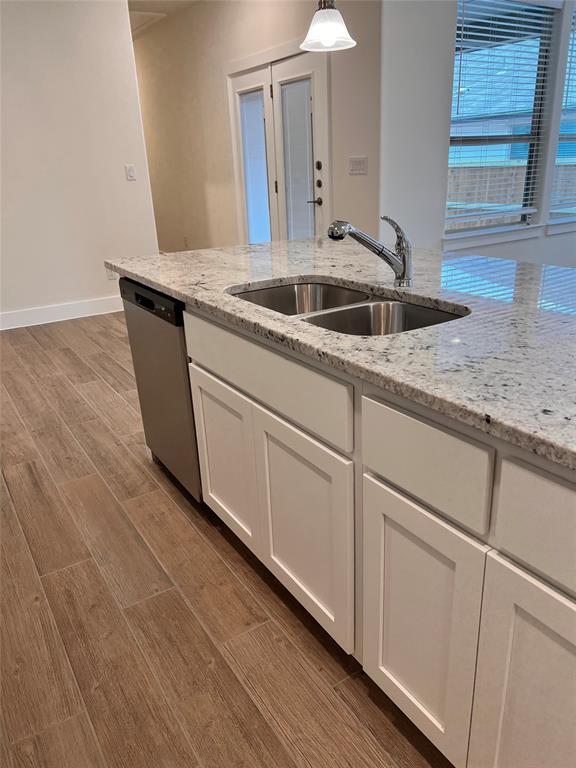 Building Photo - 442 Parkline Dr