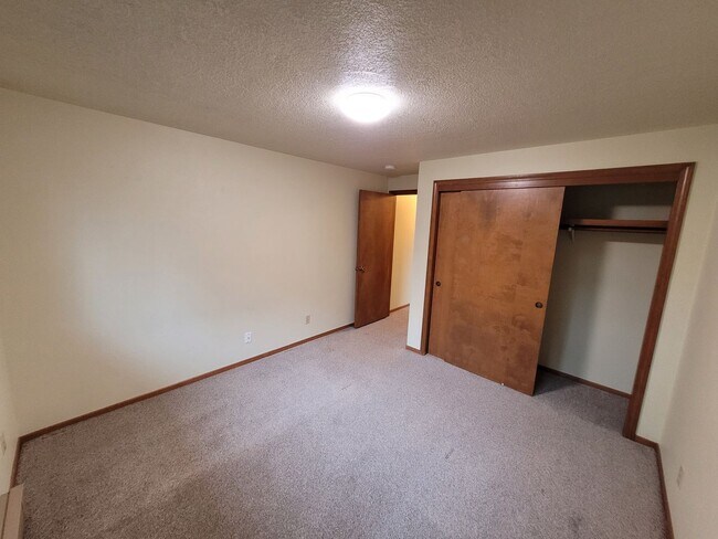 Building Photo - 5085 Kaufman Loop SE